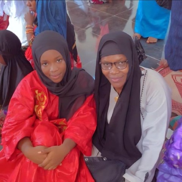 Meet your Posher, Aïssata - Picture 1 of 1